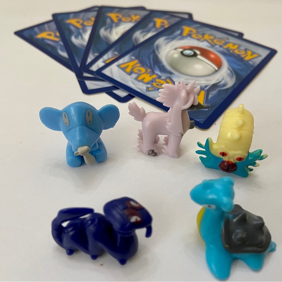 Lot 26- 5 Pokemon Cards and 5 Pokémon Figures - Picture 5 of 8